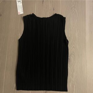 Black Sleeveless Top UNIQLO